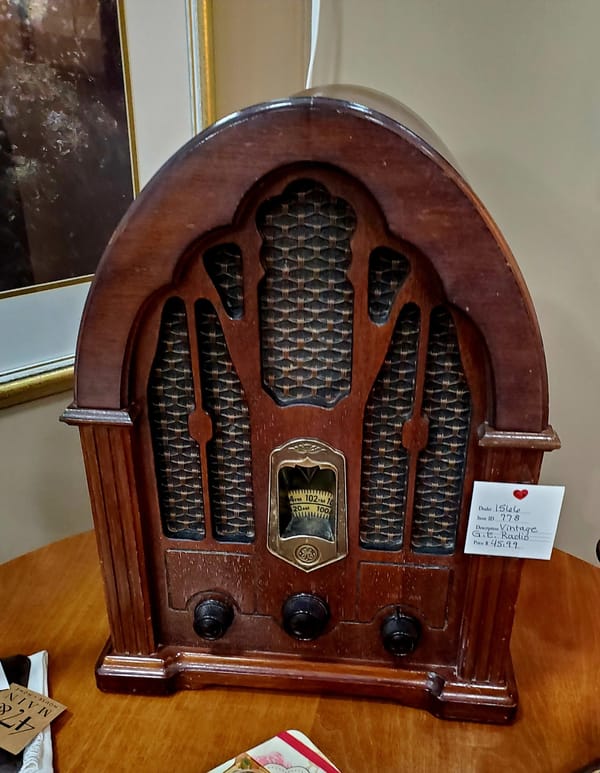 Vintage G.E. Radio